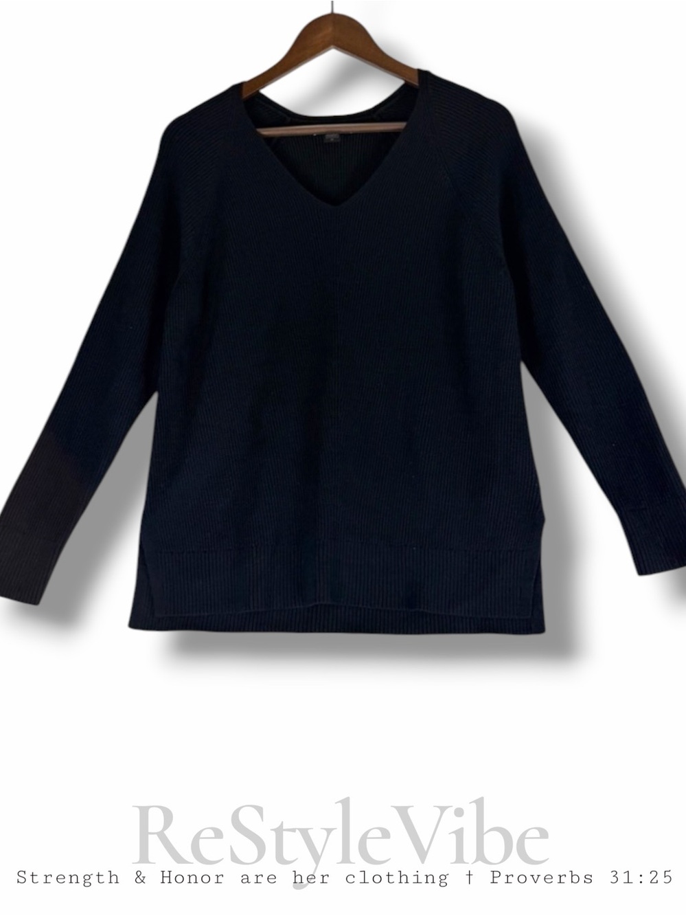 ATHLETA Women’s Size M Sweater Pullover Style V-Neck Wool Blend